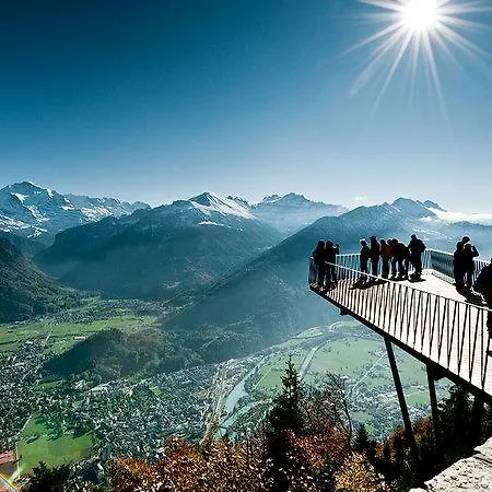 弗罗拉度假屋 *